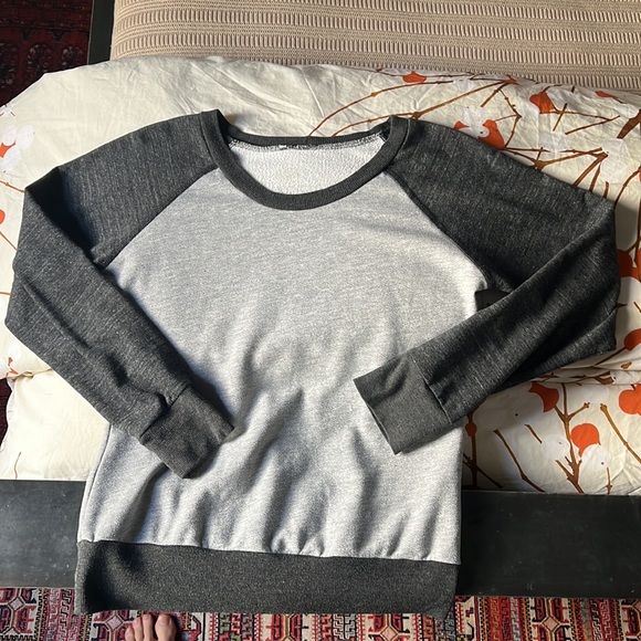 Soul cycle grey sweatsuit crew neck with elastic ankle jogger - Picture 4 of 10